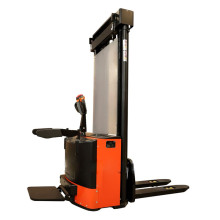 Самоходный электрический штабелер RAKUDA BPLW 1600 55 с платформой для оператора Самоходный электрический штабелер RAKUDA BPLW 1600 55 с платформой для оператора